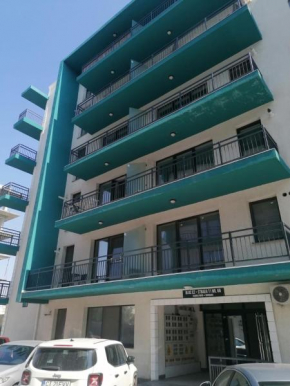 Arihouse, Mamaia